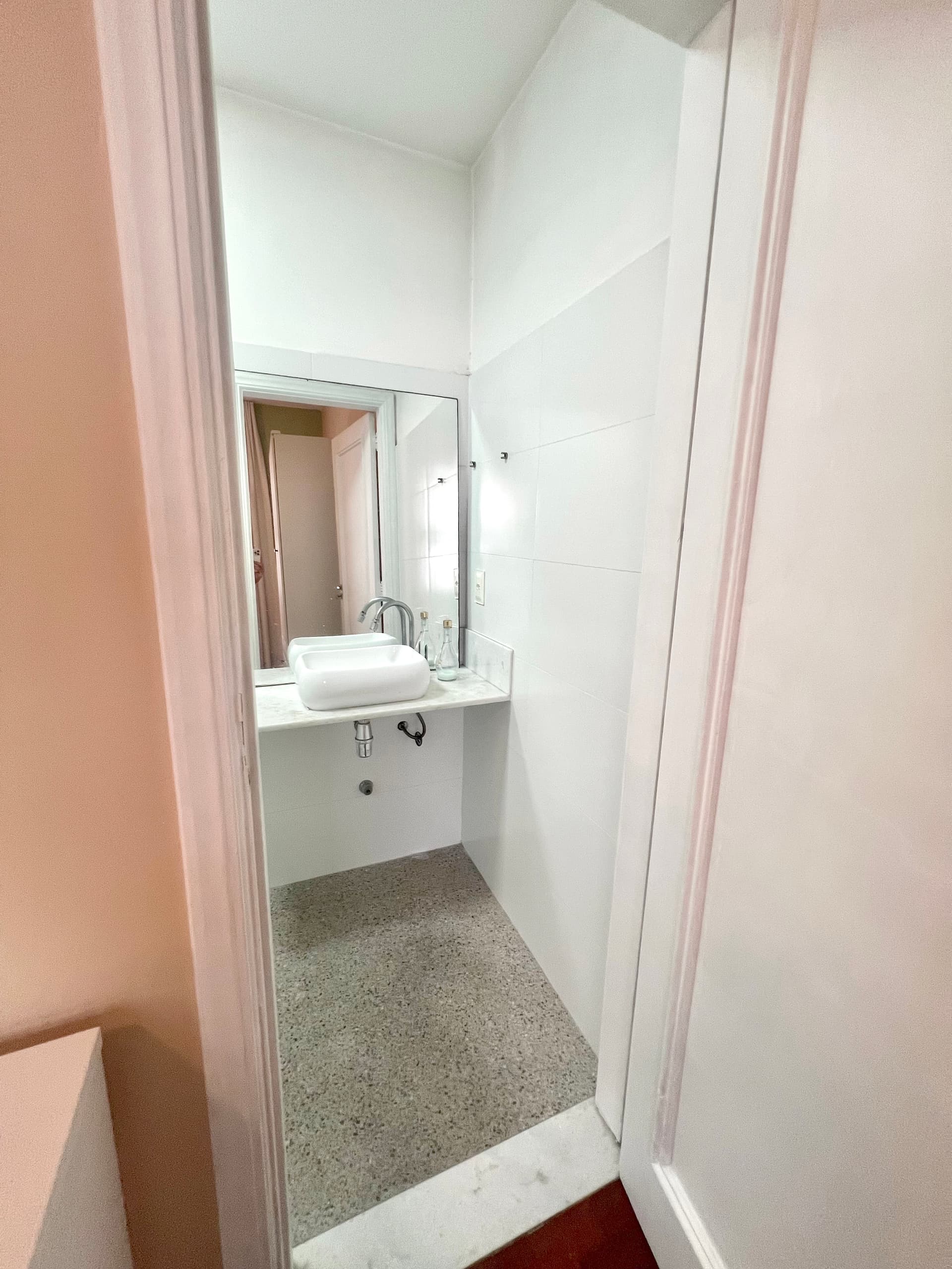 Suíte praiana em apê compartilhado no Arpoador! - 4