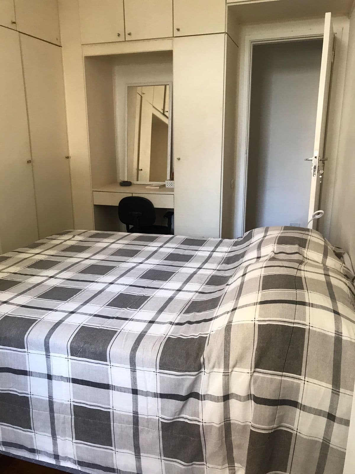 Quarto amplo com banheiro de uso exclusivo. - 3