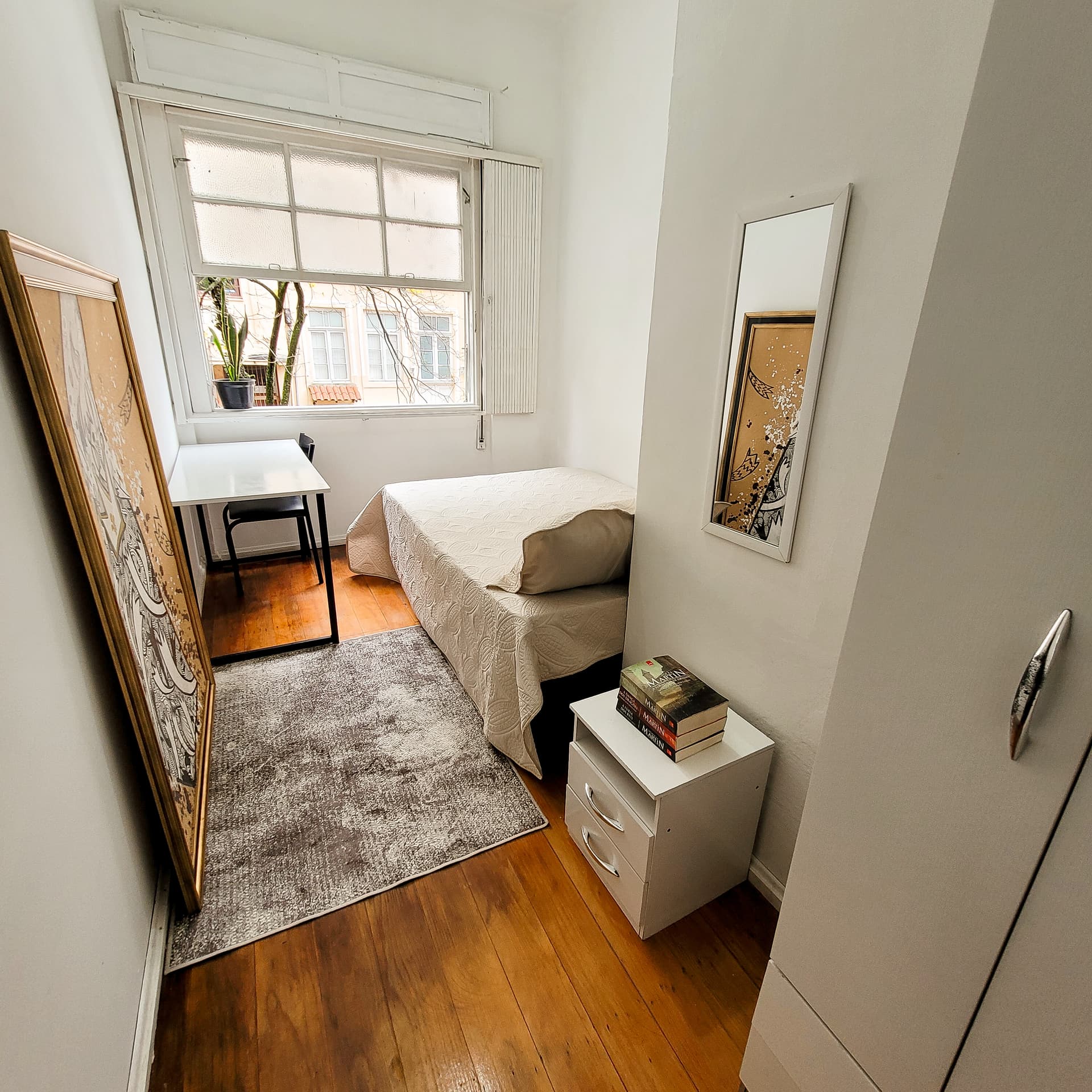 QUARTO NO CENTRO HISTÓRICO DE PORTO ALEGRE - 1