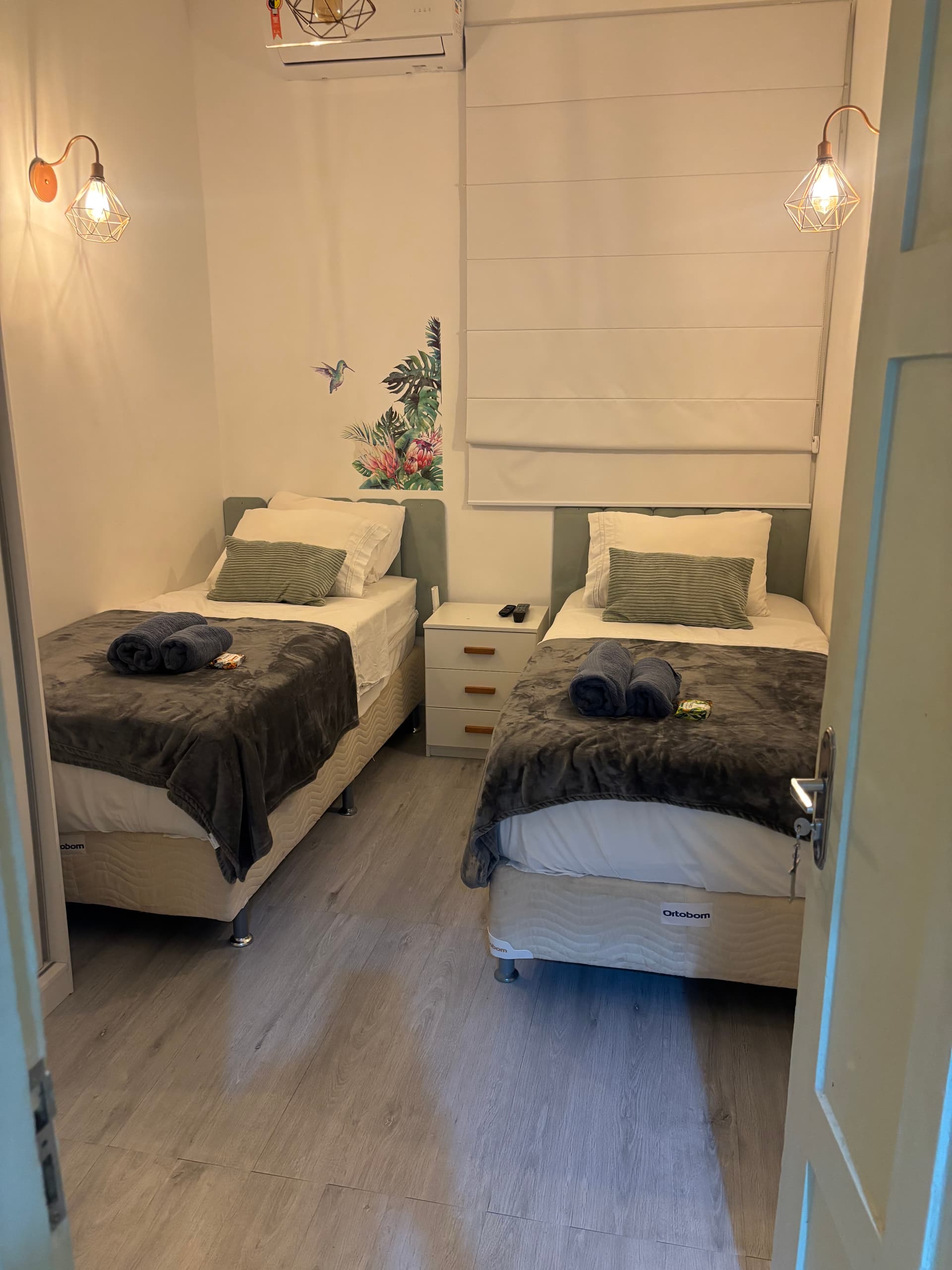 Copacabana Room with aircon, fast WiFi and smart tv - 2